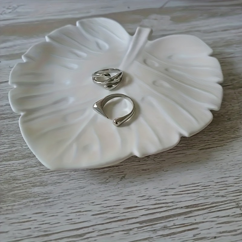 Resin Art Tray - A Top quality Leaf Shaped Design